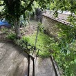 Una casa con un ampio cortile in vendita in un villaggio vicino a Veliko Tarnovo