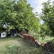 Una casa con un ampio cortile in vendita in un villaggio vicino a Veliko Tarnovo