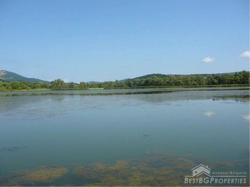appezzamento di terreno agricolo in vendita su un lago