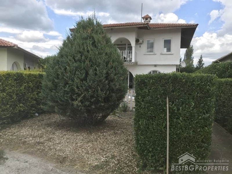 Meravigliosa casa con piscina in vendita vicino a Burgas