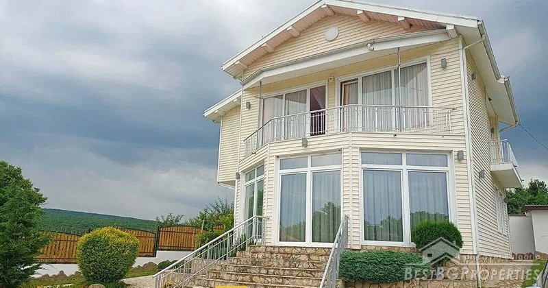 Incredibile casa nuova in vendita vicino al mare