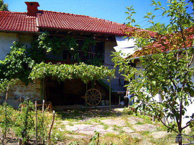 Autentica casa in vendita vicino a Gabrovo