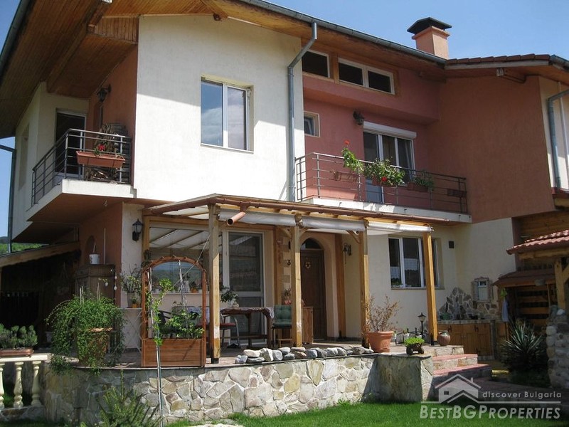 Bellissima casa in vendita ai piedi della montagna