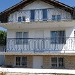 Bella casa a tre piani in vendita vicino a Varna