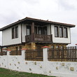 Marchi nuova casa nello stile bulgaro tradizionale vecchio