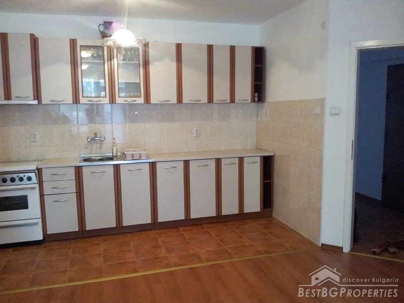Appartamento in mattoni con garage in vendita a Plovdiv