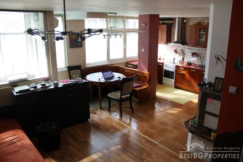 Appartamento ristrutturato in mattoni in vendita a Dobrich