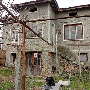Casa di campagna in vendita vicino alla città di Pazardzhik