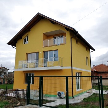 Casa completamente ristrutturata in vendita vicino a Pernik