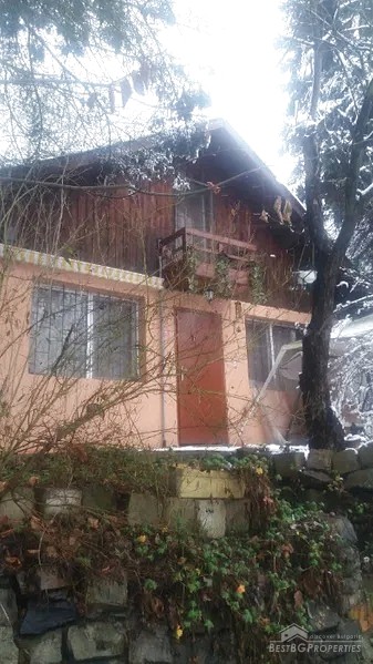 Casa ammobiliata in vendita in montagna vicino a Svoge