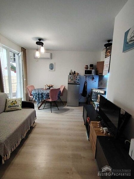 Appartamento arredato con una camera da letto in vendita sul mare