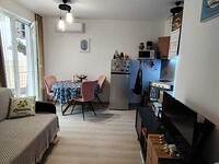 Appartamento arredato con una camera da letto in vendita sul mare