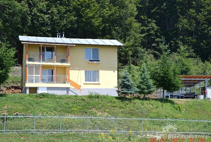 Guest house in vendita nelle montagne vicino Pirdop