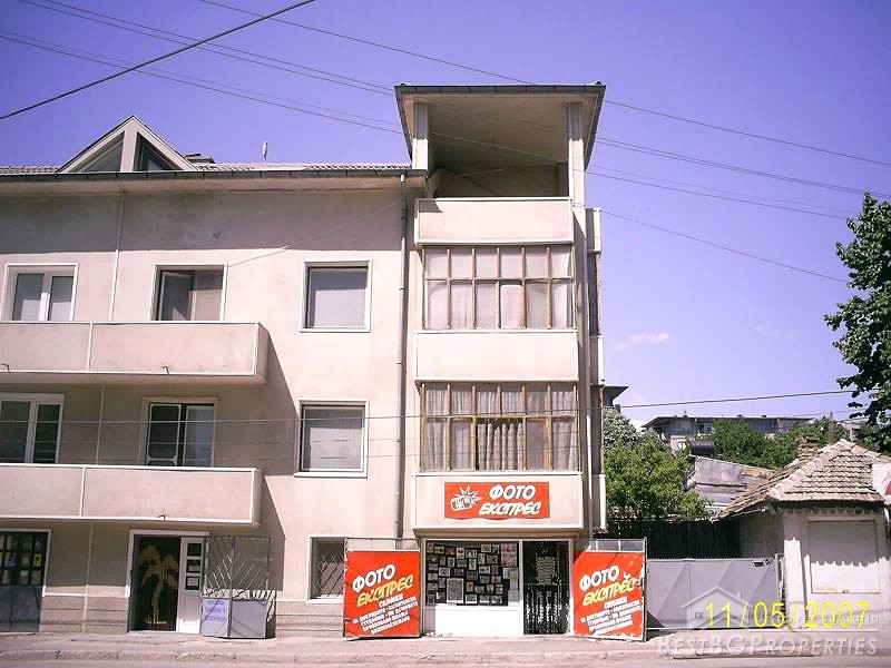 Casa con il pavimento commerciale in Shoumen