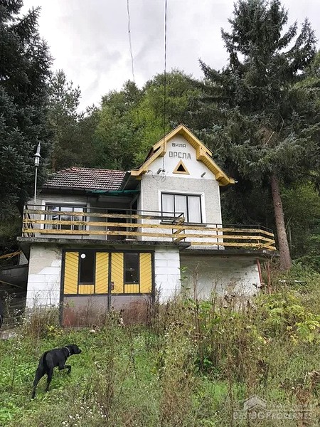 Casa in vendita ai piedi della montagna