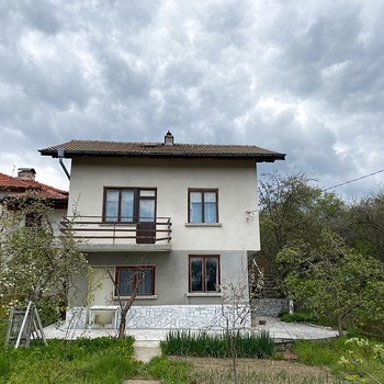Casa in vendita ai piedi della montagna vicino a Sofia
