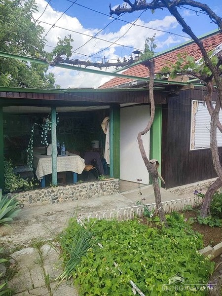 Casa in vendita vicino a un lago vicino a Kazanlak