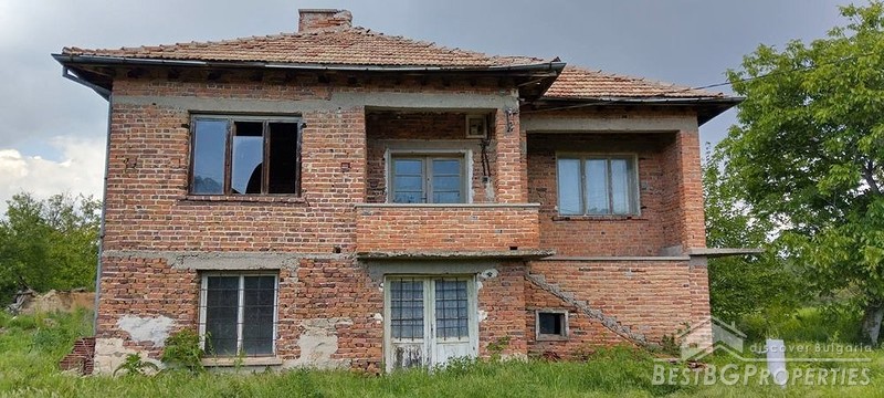 Casa in vendita vicino a un lago