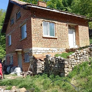 Casa in vendita vicino alla città di Svoge