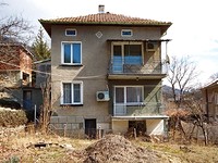 Casa in vendita in un villaggio di montagna vicino alla città di Sofia