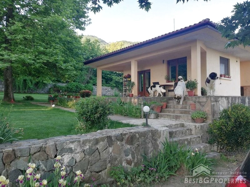 Casa in vendita in montagna vicino a Petrich