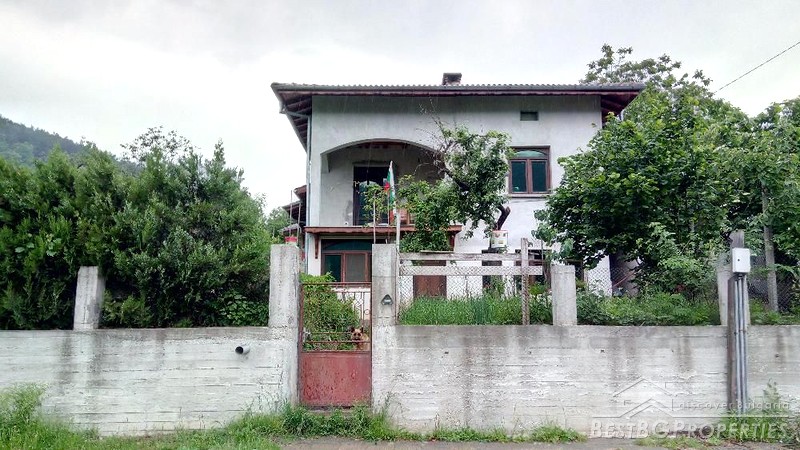 Casa in vendita nelle montagne vicino a Teteven