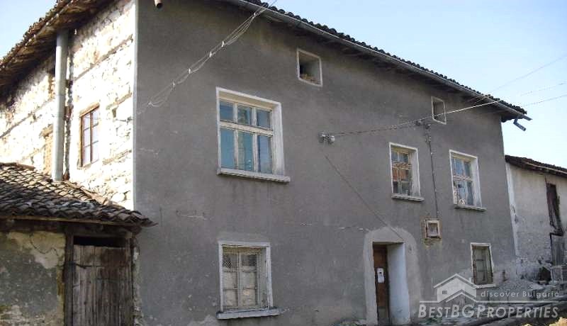 Casa in vendita nelle montagne vicino al confine greco