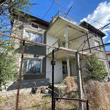 Casa in vendita vicino a Kazanlak