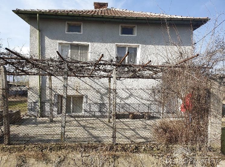 Casa in vendita vicino al confine con la Grecia