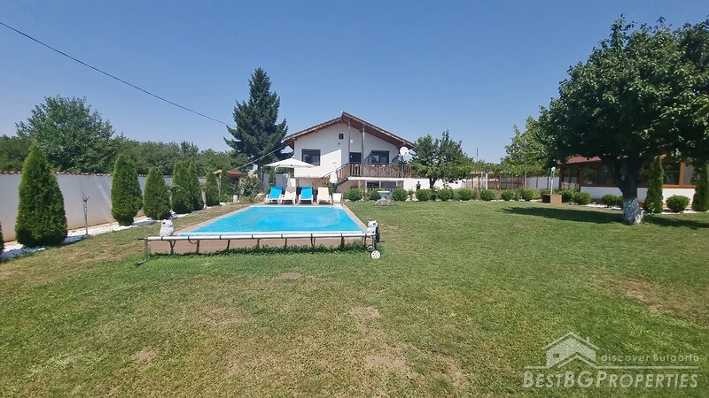 Casa in vendita con piscina vicino a Dobrich