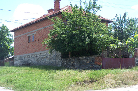 Casa nella campagna nell`area di Yambol