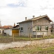 Casa con un grande cortile in vendita vicino a Nova Zagora