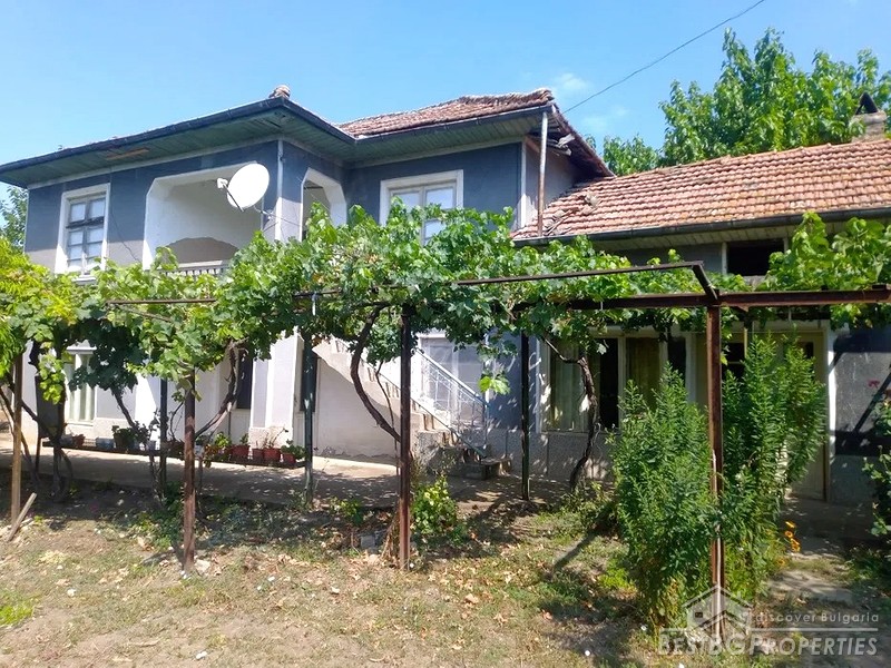 Casa con garage in vendita vicino a Veliko Tarnovo