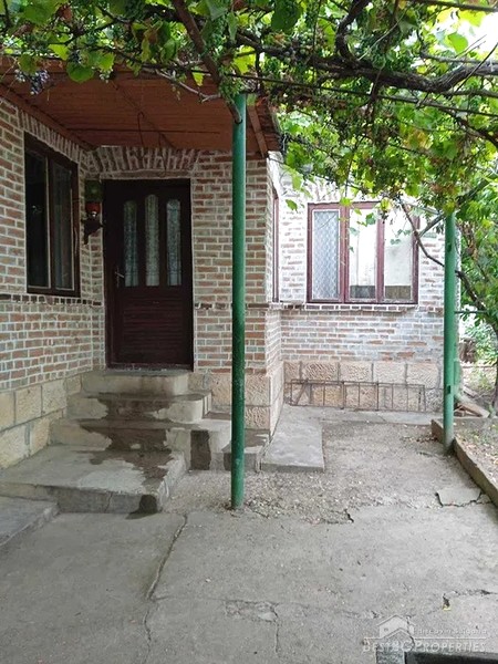 Casa con ampio cortile in vendita nel comune di Alfatar
