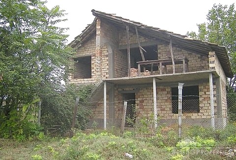 Casa incompleta in vendita vicino a Rousse