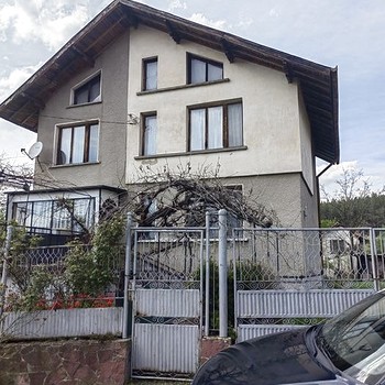 Casa grande e spaziosa in vendita vicino a Pernik