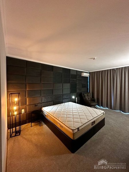 Ampio appartamento con vista mare in vendita a Saint Vlas