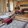 Ampia casa in vendita in riva al mare.