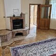 Ampia casa in vendita in riva al mare.