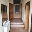 Ampia casa in vendita in riva al mare.