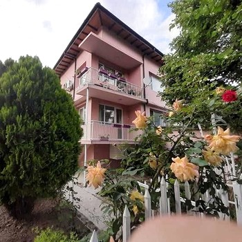 Grande casa in vendita vicino al mare