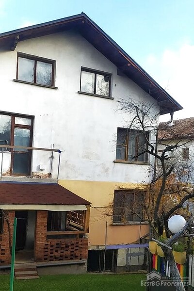 Grande casa in vendita nella città di Pernik
