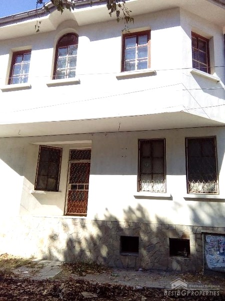 Grande casa in vendita nella città di Karlovo