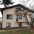 Grande casa con cortile privato in vendita a Sofia