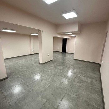 Ampio ufficio in vendita a Dobrich