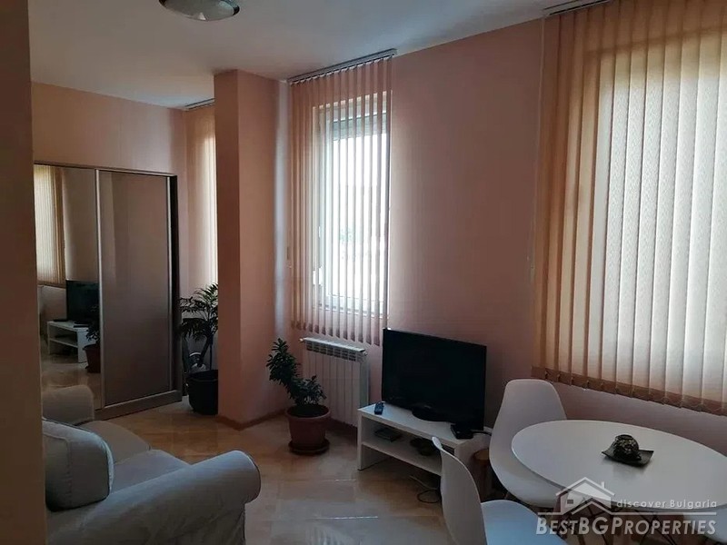 Ampio appartamento con tre camere da letto in vendita a Sofia