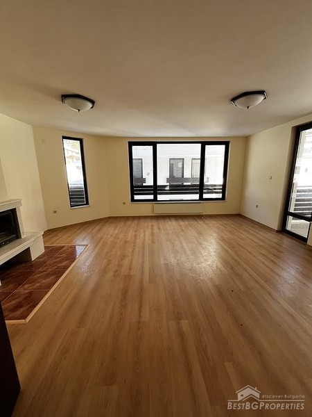 Ampio appartamento con due camere da letto in vendita a Pamporovo