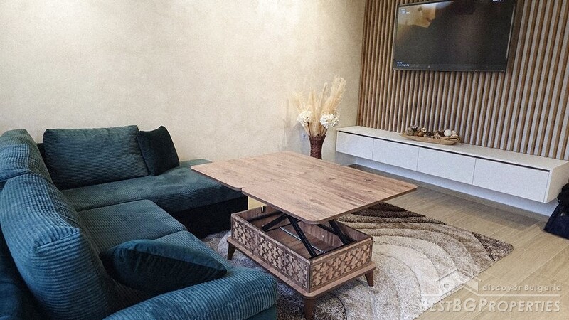 È in vendita un lussuoso appartamento nuovo, arredato, con due camere da letto a Plovdiv