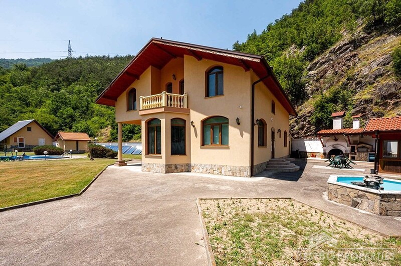 Casa di lusso in montagna in vendita vicino a Devin