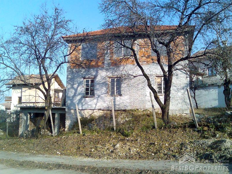 Casa massiccia nel piede del km di Rodopi 5 di montagna lontano da Plovdiv